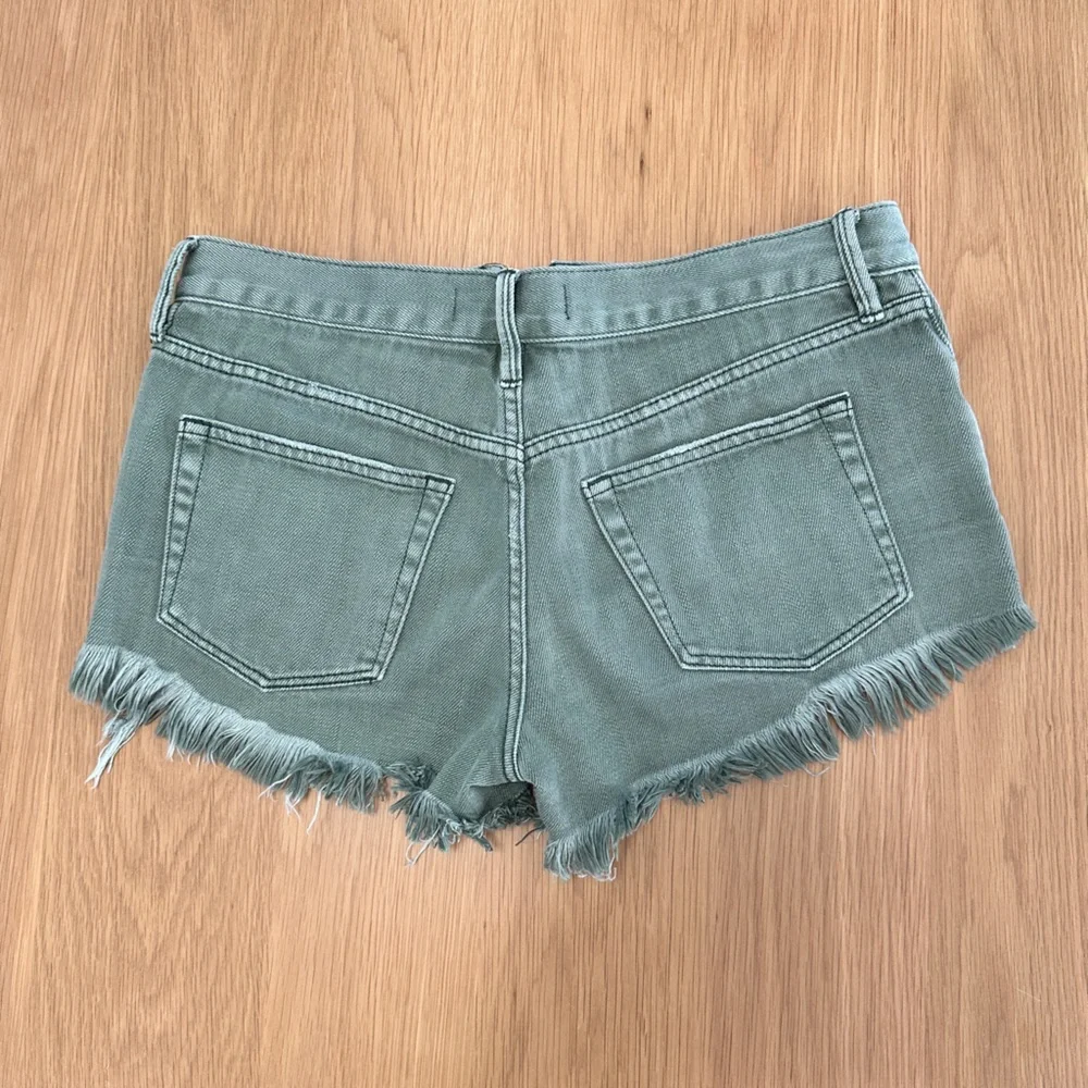 Free People We The Free Olive Geeen Distressed Denim Shorts Size 25 - Picture 5 of 8